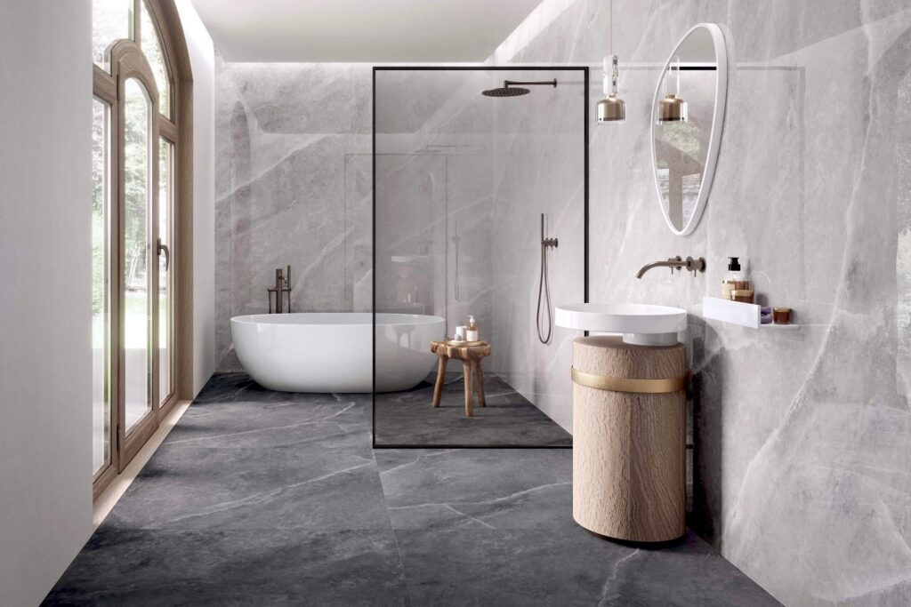 Łazienka z płytkami wielkoformatowymi