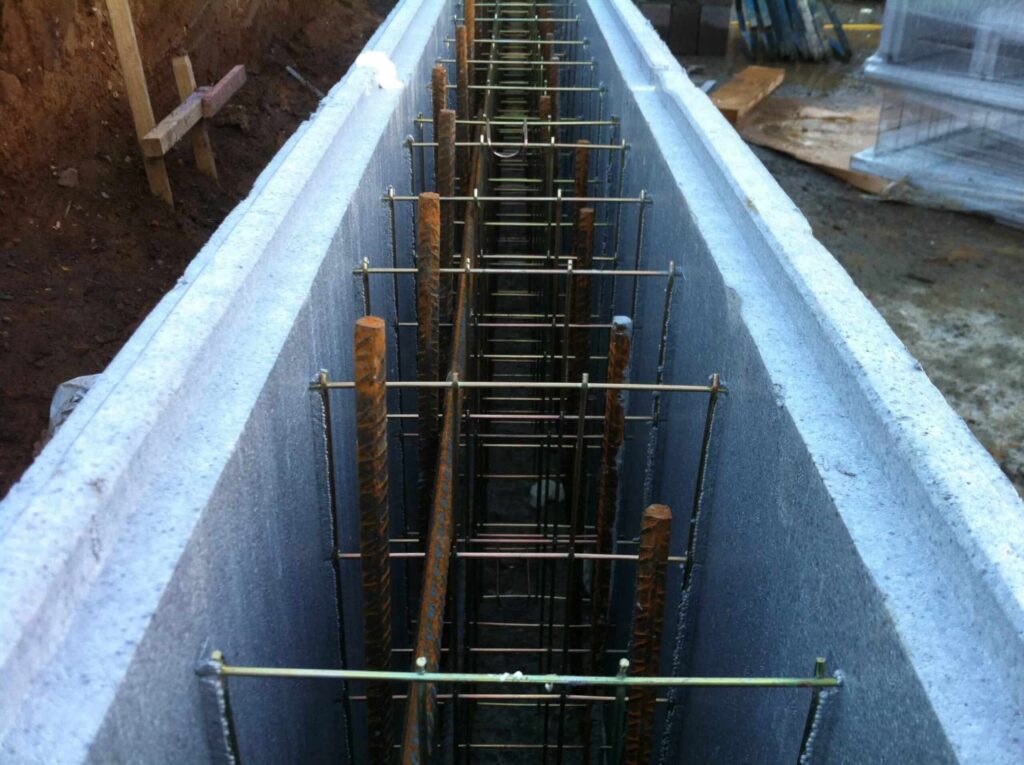 Budowa murów oporowych